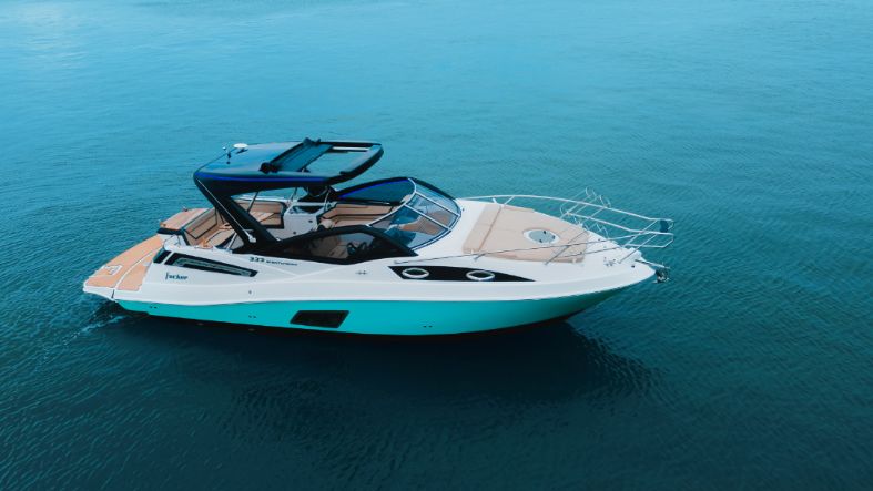 Lancha Fibrafort Focker 333 Gran Turismo
