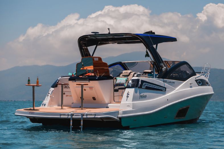 Lancha Fibrafort Focker 333 Gran Turismo