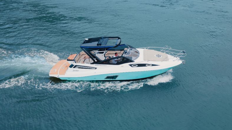 Lancha Fibrafort Focker 333 Gran Turismo