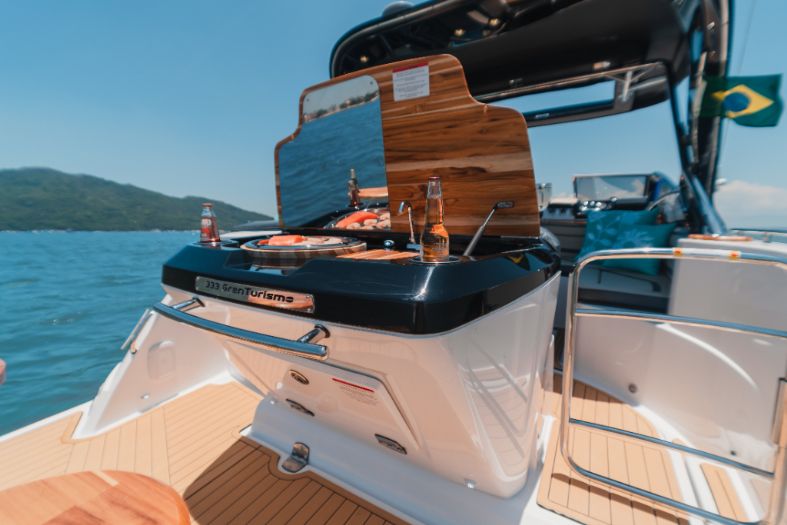 Lancha Fibrafort Focker 333 Gran Turismo