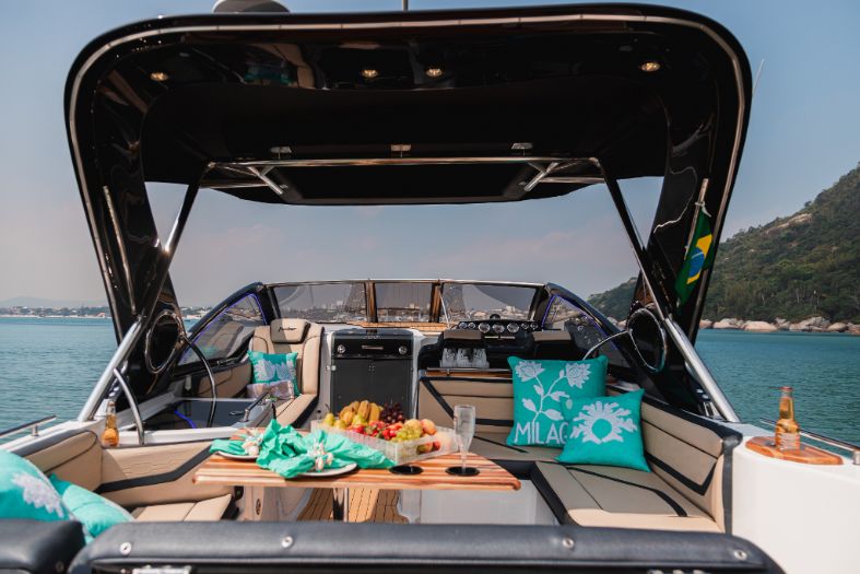 Lancha Fibrafort Focker 333 Gran Turismo