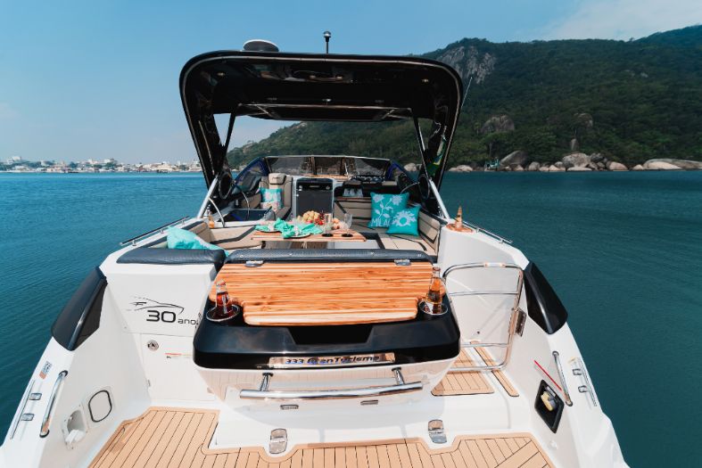 Lancha Fibrafort Focker 333 Gran Turismo