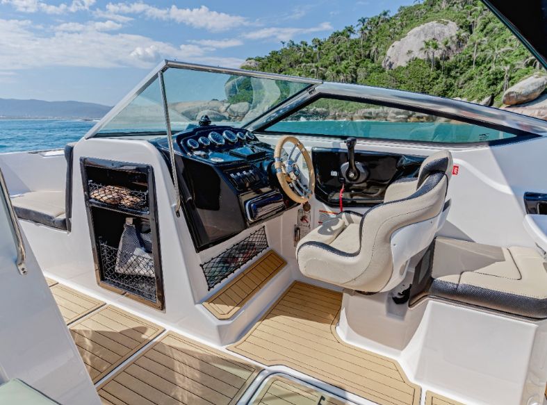 Lancha Fibrafort Focker 242 GTO