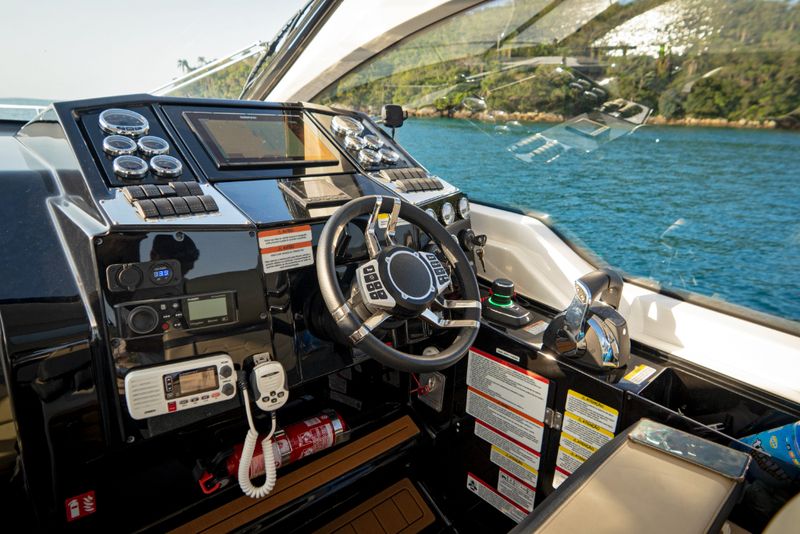Lancha Fibrafort Focker 388 Gran Turismo