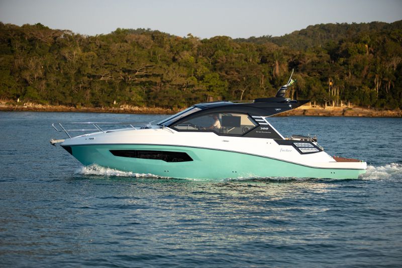Lancha Fibrafort Focker 388 Gran Turismo