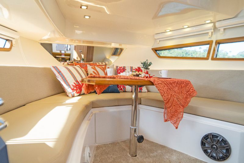 Lancha Fibrafort Focker 388 Gran Turismo