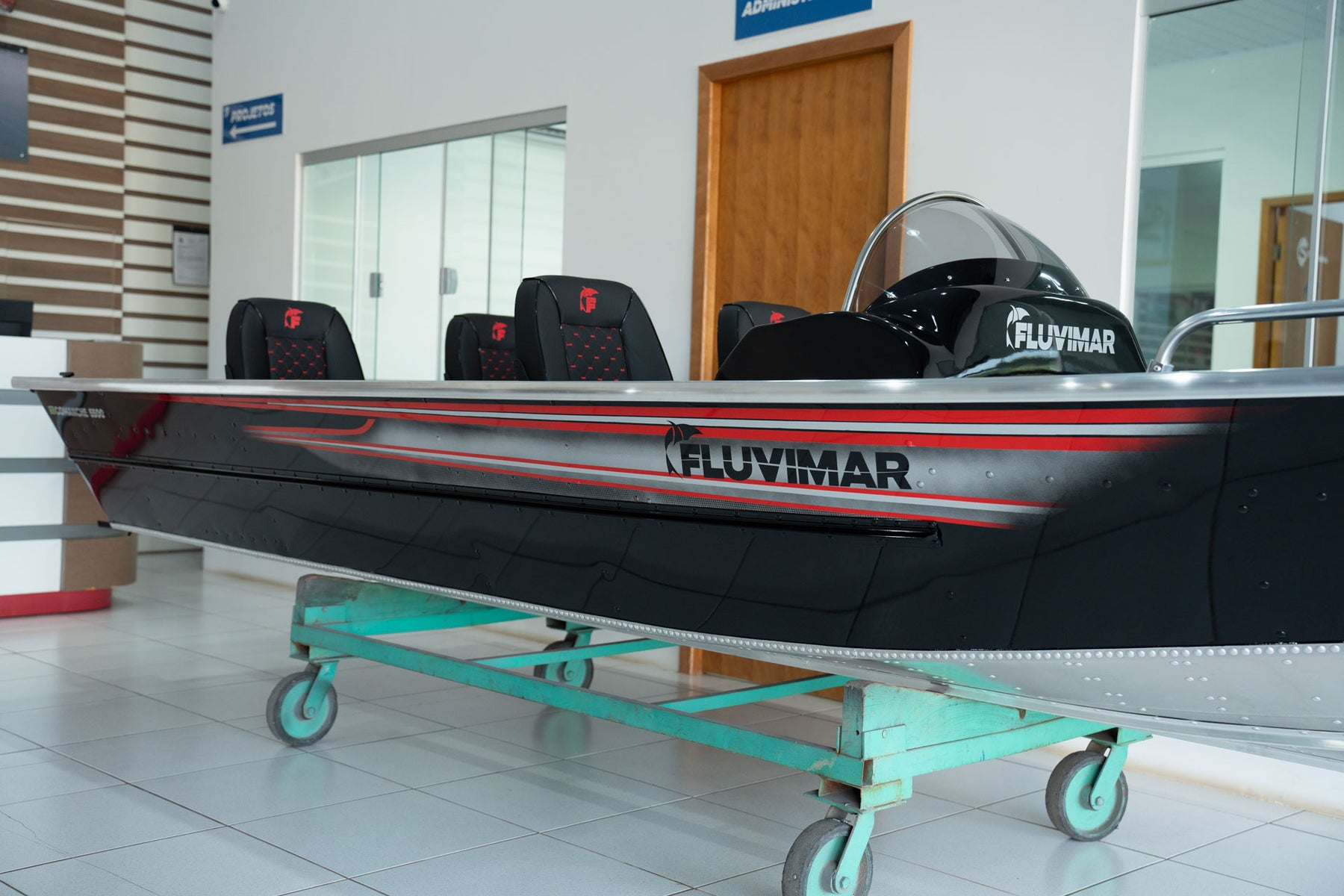 Semi-Lancha Fluvimar Comanche – 5500/6000