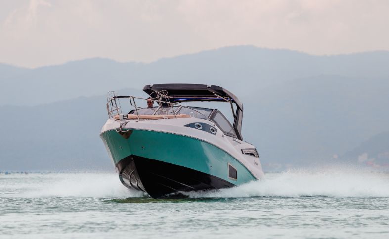 Lancha Fibrafort Focker 333 Gran Turismo