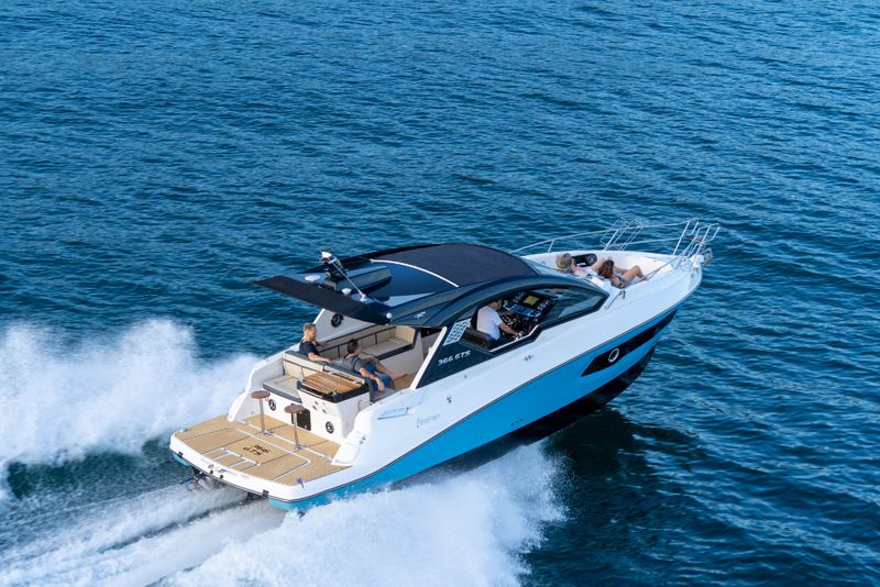 Lancha Fibrafort Focker 366 GTS