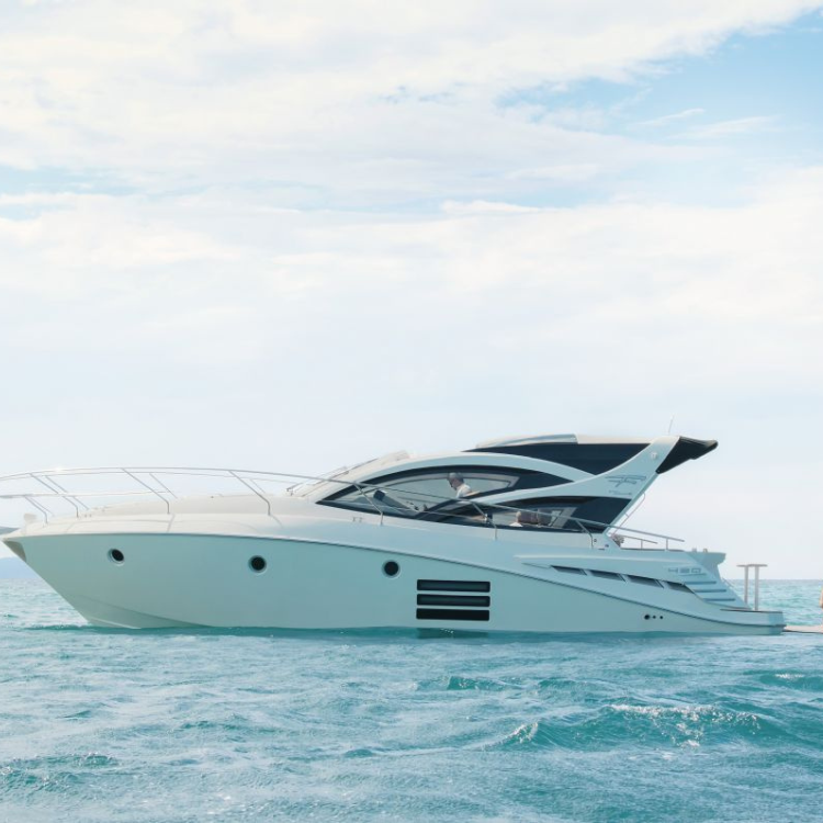 Lancha Fibrafort Focker F420 Gran Coupe