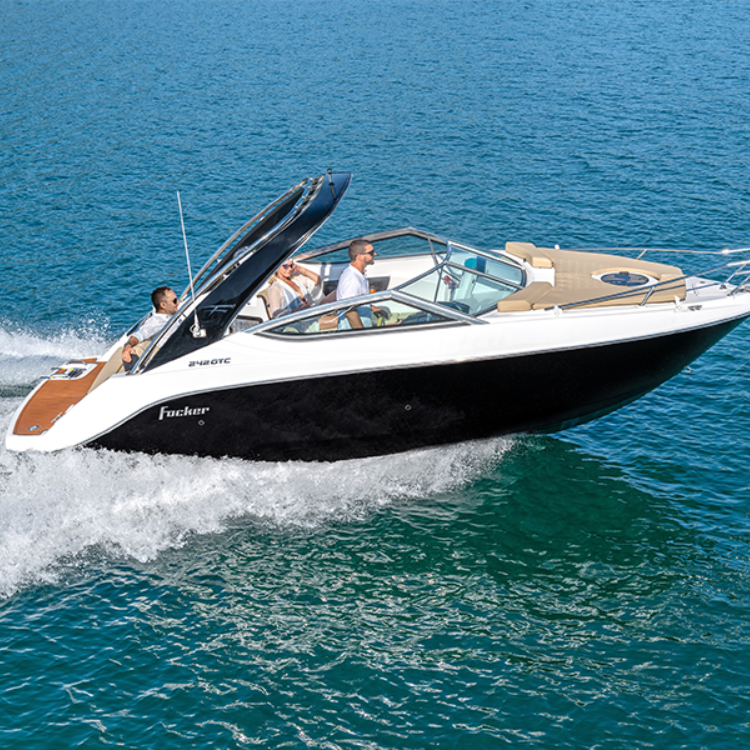 Lancha Fibrafort Focker 242 GTC - Cabinada